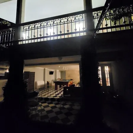 לינה וארוחת בוקר Vila Nazare קסטרו דאירה