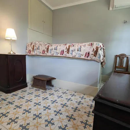 לינה וארוחת בוקר Vila Nazare *