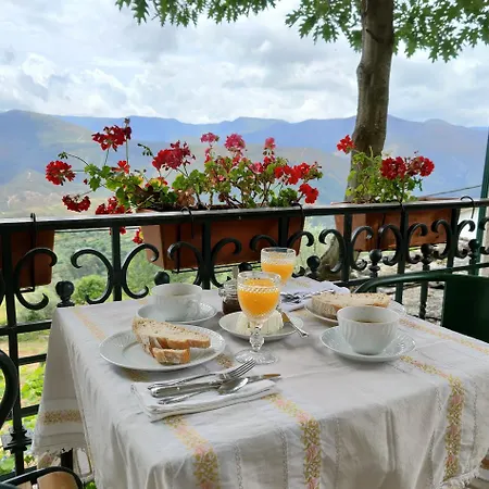 לינה וארוחת בוקר Vila Nazare *